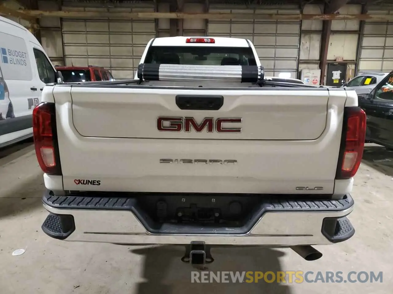 6 Photograph of a damaged car 1GT39ME78NF102098 GMC SIERRA 2022