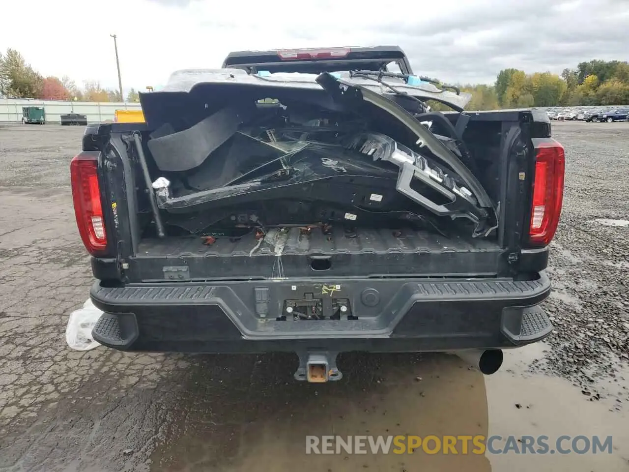 6 Photograph of a damaged car 1GT49PEY6NF111686 GMC SIERRA 2022