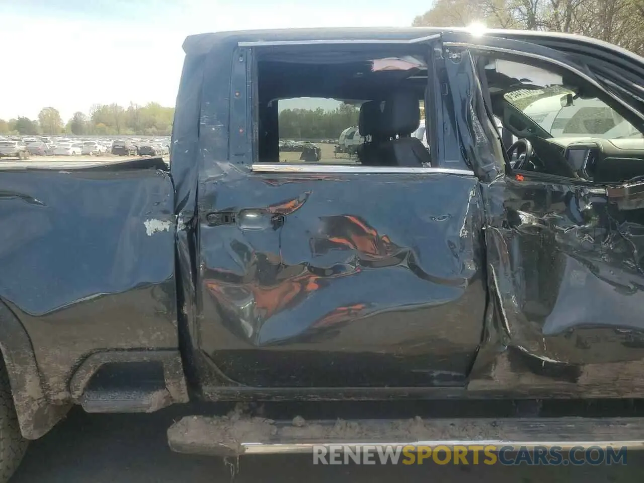 10 Photograph of a damaged car 1GT49REY0NF180840 GMC SIERRA 2022