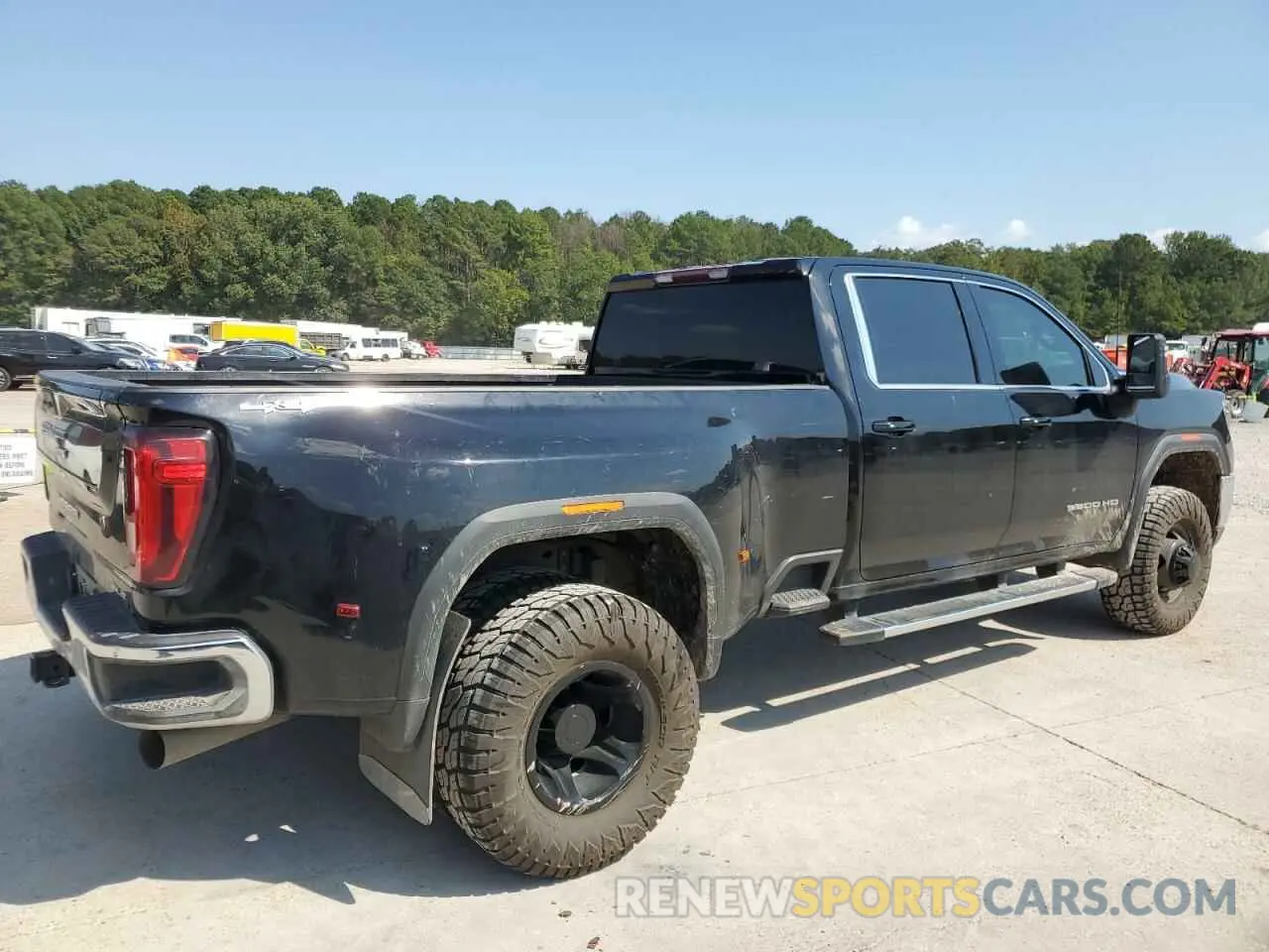 3 Photograph of a damaged car 1GT49TEY9NF298026 GMC SIERRA 2022
