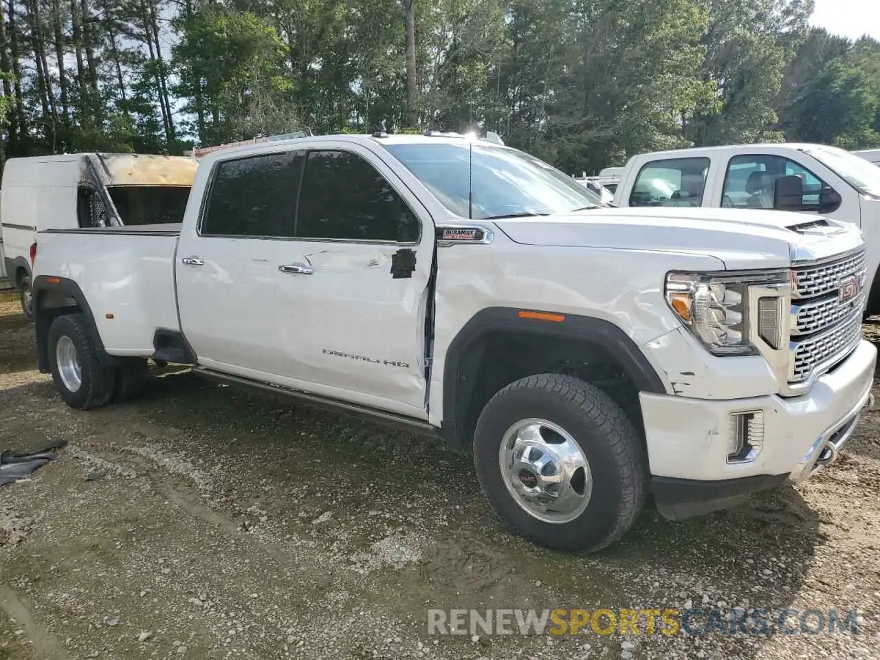 4 Photograph of a damaged car 1GT49WEY0NF312624 GMC SIERRA 2022