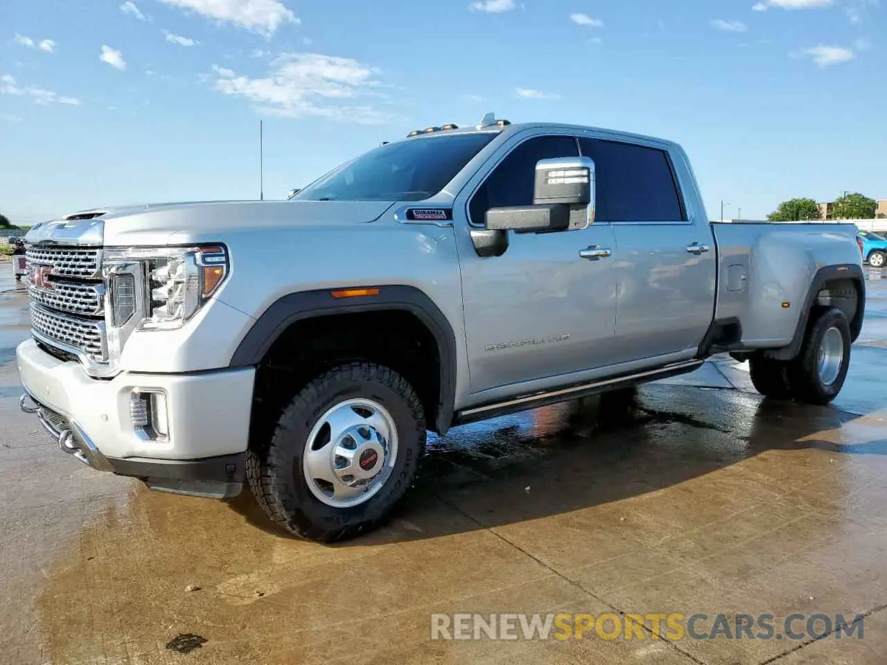 1 Photograph of a damaged car 1GT49WEY4NF360479 GMC SIERRA 2022