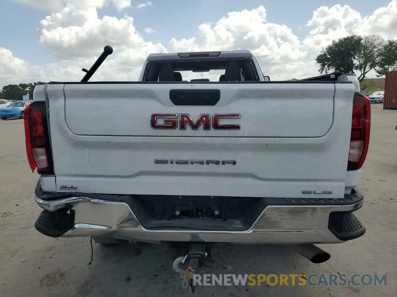 6 Photograph of a damaged car 1GT58ME71NF215631 GMC SIERRA 2022