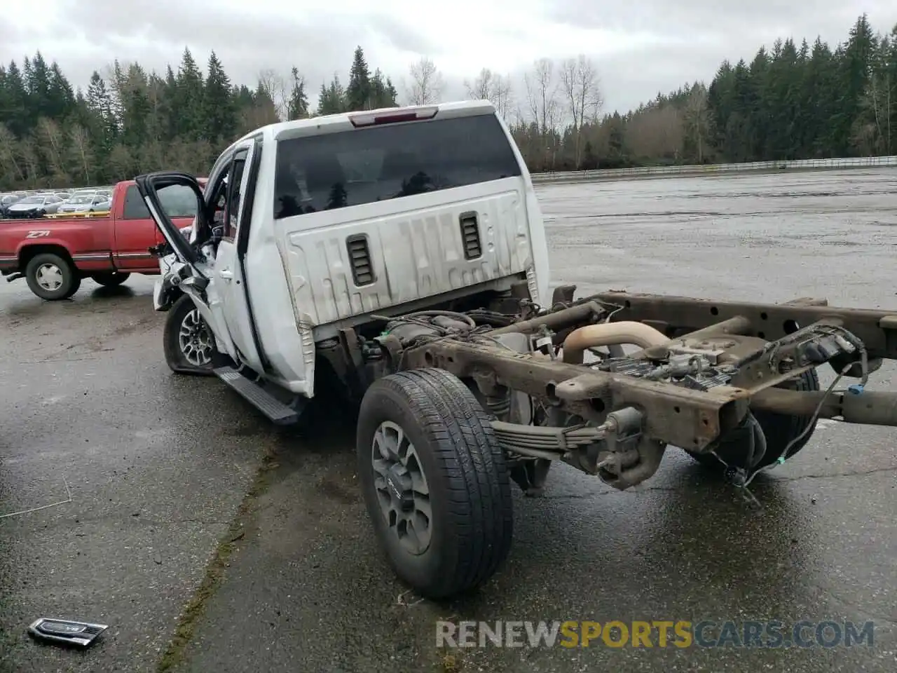 2 Photograph of a damaged car 1GT58MEY6NF165155 GMC SIERRA 2022