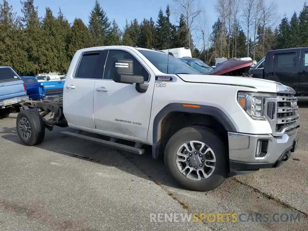 4 Photograph of a damaged car 1GT58MEY6NF165155 GMC SIERRA 2022