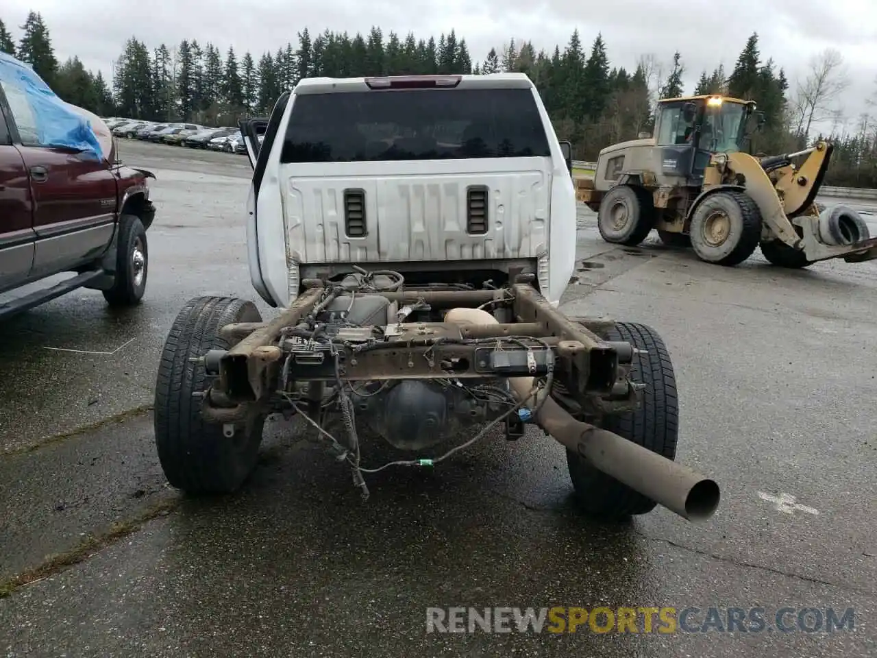 6 Photograph of a damaged car 1GT58MEY6NF165155 GMC SIERRA 2022