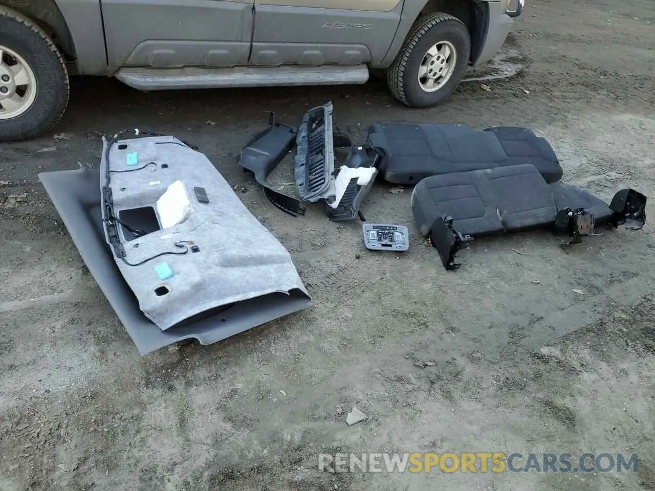 12 Photograph of a damaged car 1GT59SEY0NF240367 GMC SIERRA 2022