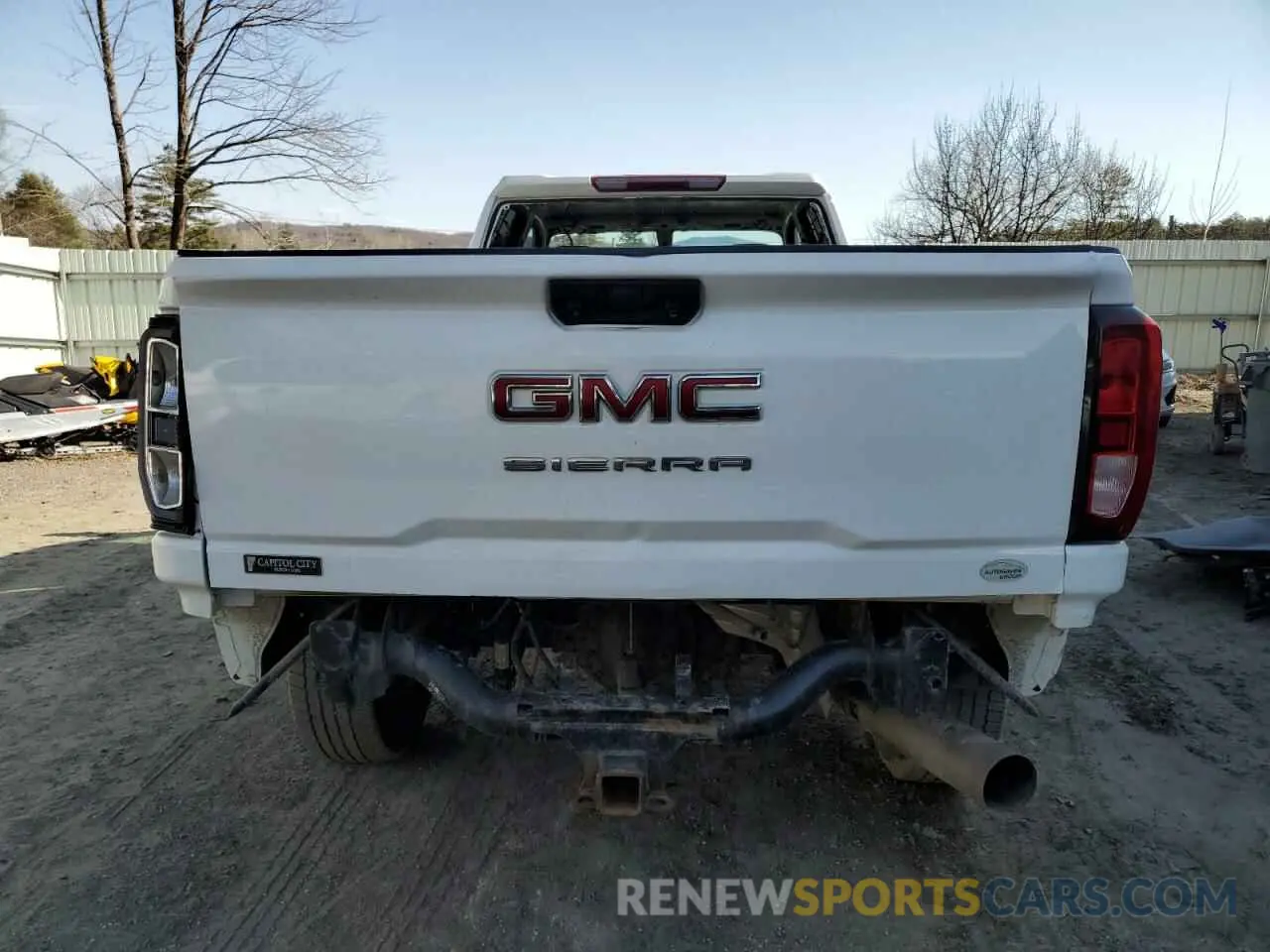 6 Photograph of a damaged car 1GT59SEY0NF240367 GMC SIERRA 2022