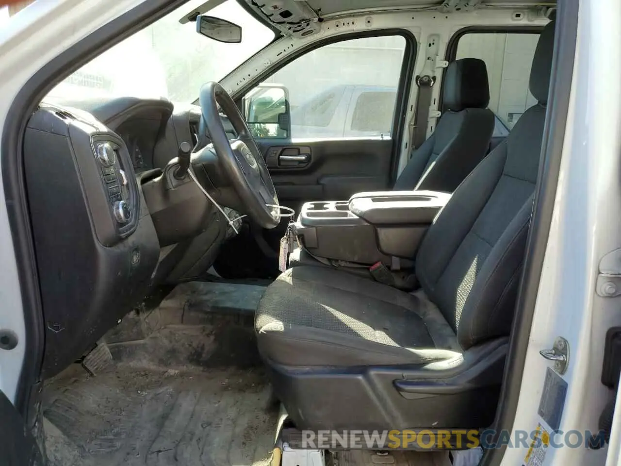 7 Photograph of a damaged car 1GT59SEY0NF240367 GMC SIERRA 2022