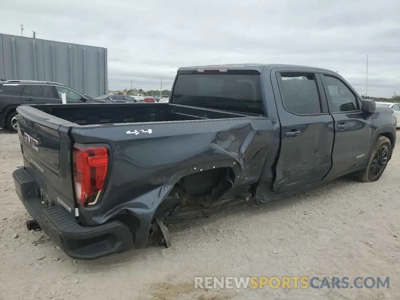 3 Photograph of a damaged car 1GTP9GEK2NZ179930 GMC SIERRA 2022