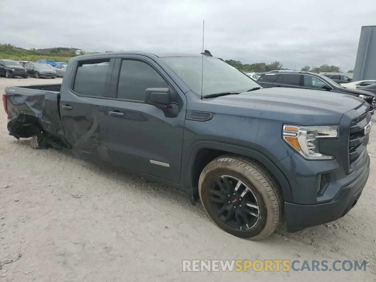 4 Photograph of a damaged car 1GTP9GEK2NZ179930 GMC SIERRA 2022