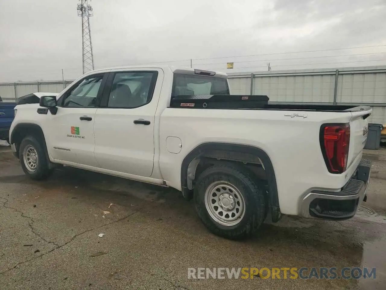 2 Photograph of a damaged car 1GTPUAEK3NZ589552 GMC SIERRA 2022