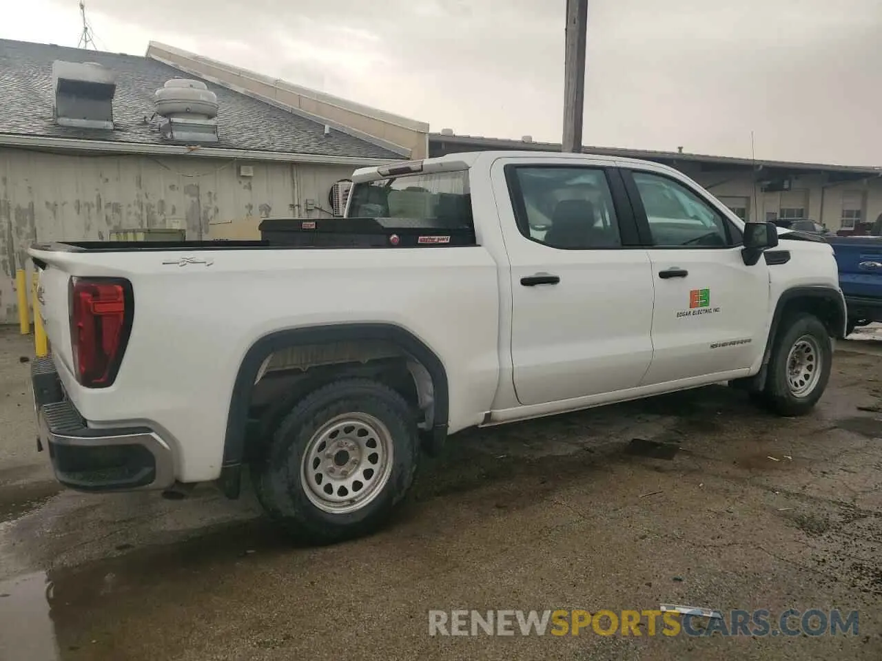 3 Photograph of a damaged car 1GTPUAEK3NZ589552 GMC SIERRA 2022