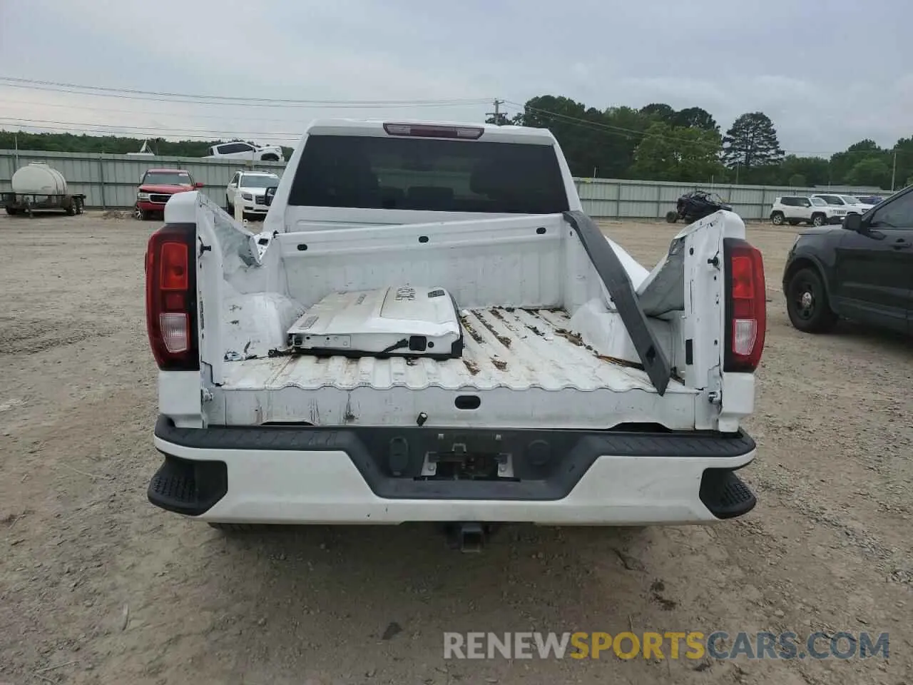 6 Photograph of a damaged car 1GTR8CEK4NZ224323 GMC SIERRA 2022