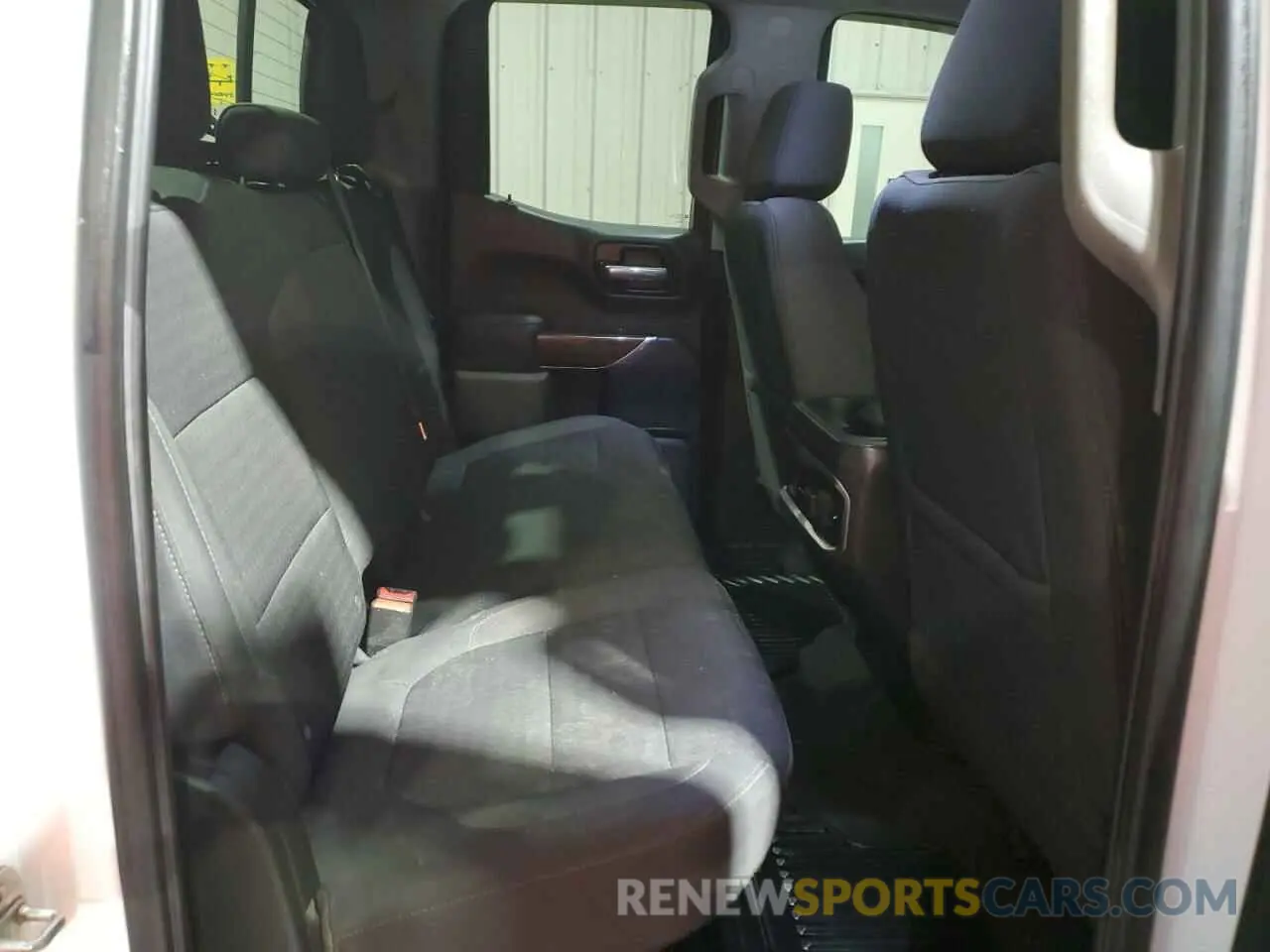 10 Photograph of a damaged car 1GTR9CEDXNZ117307 GMC SIERRA 2022