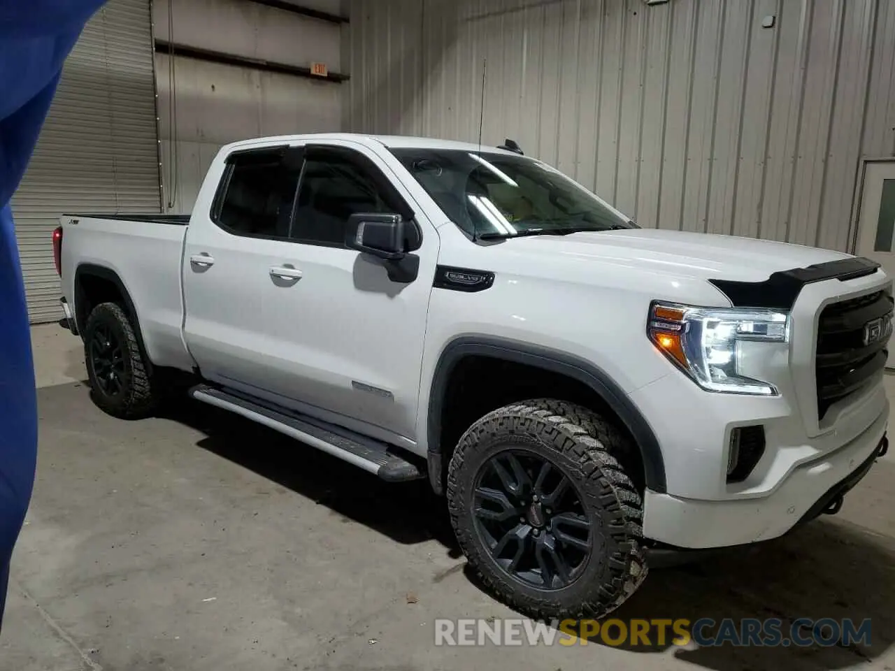 4 Photograph of a damaged car 1GTR9CEDXNZ117307 GMC SIERRA 2022