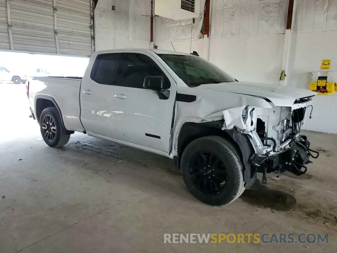 4 Photograph of a damaged car 1GTR9CEK5NZ222738 GMC SIERRA 2022