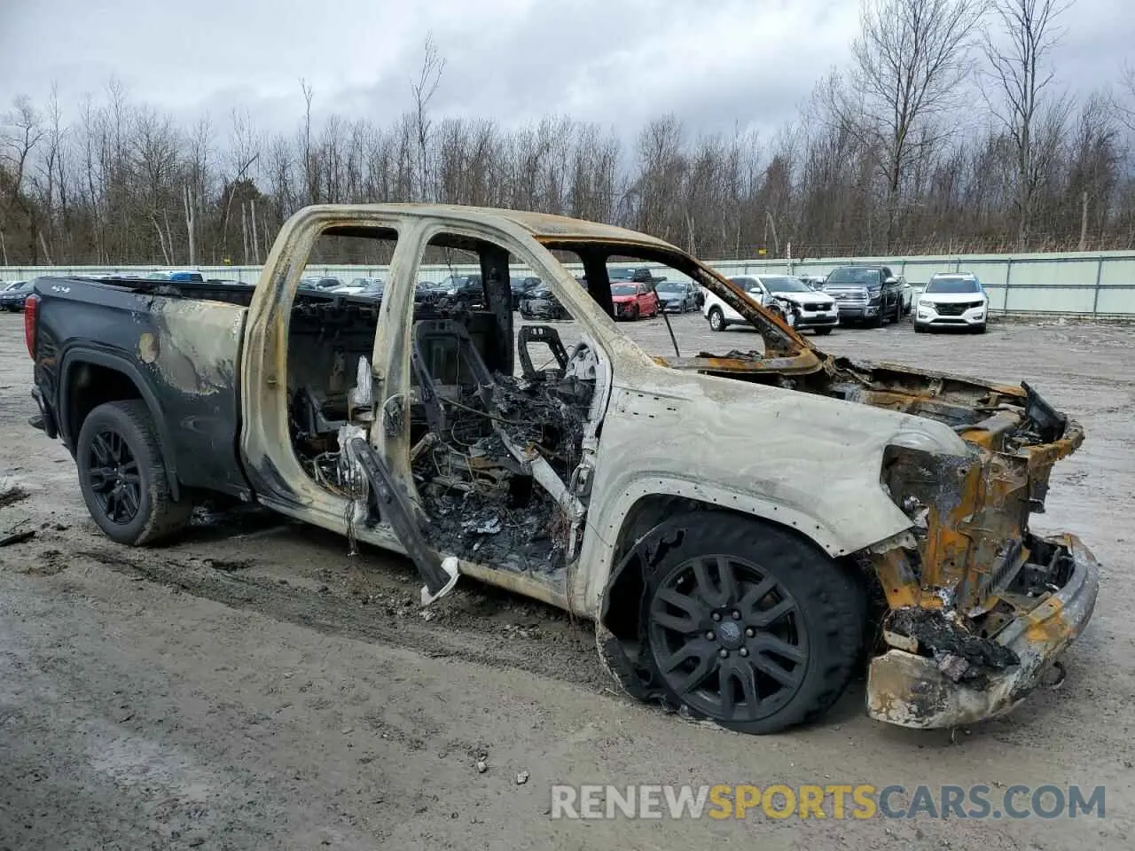 4 Photograph of a damaged car 1GTR9GEK8NZ193209 GMC SIERRA 2022