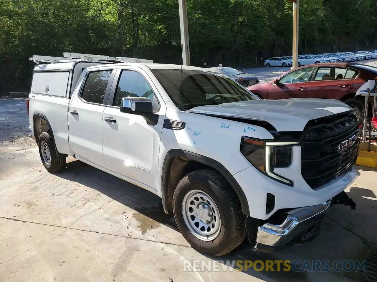 4 Photograph of a damaged car 1GTUUAED8NZ523034 GMC SIERRA 2022