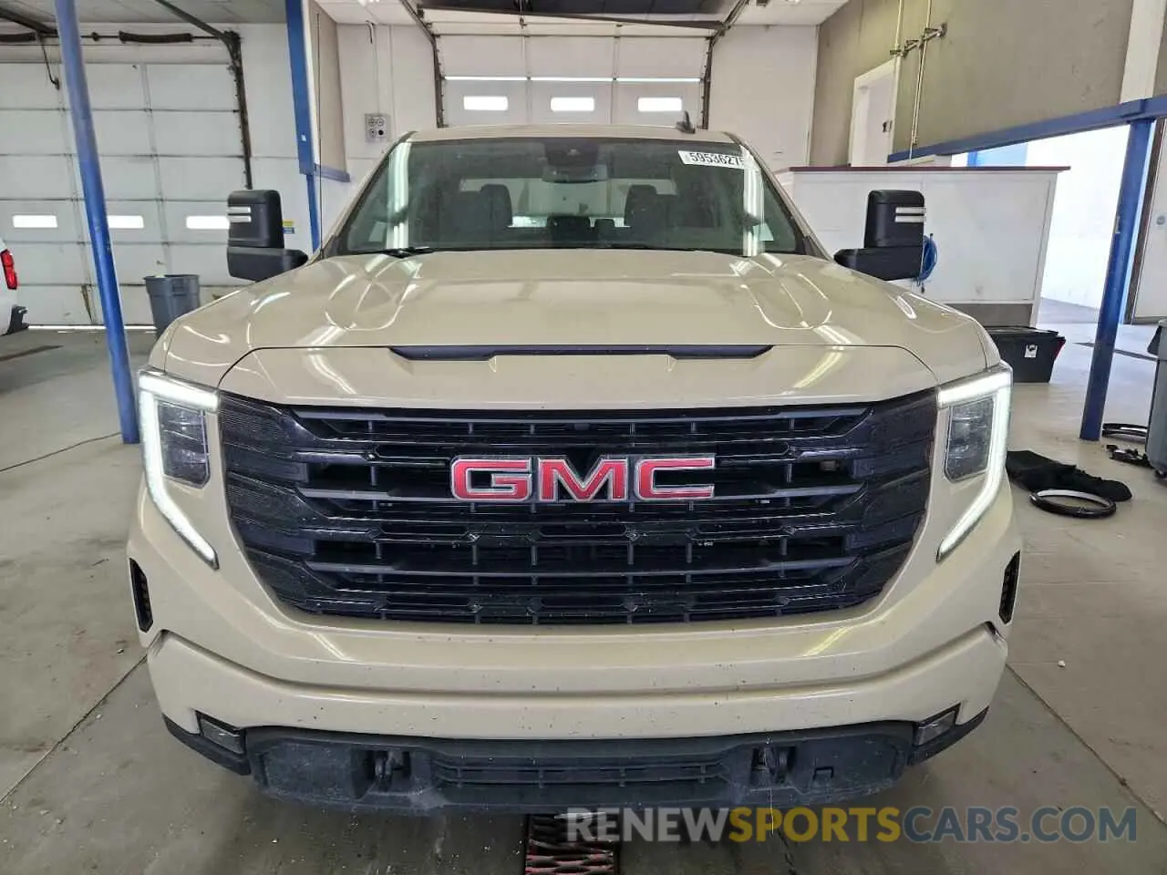 5 Photograph of a damaged car 1GTUUCET4NZ500174 GMC SIERRA 2022