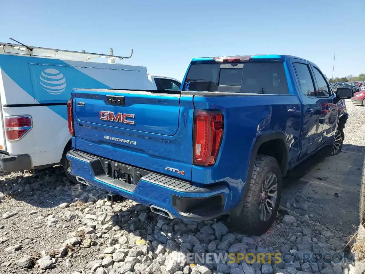 3 Photograph of a damaged car 1GTUUEET2NZ599492 GMC SIERRA 2022