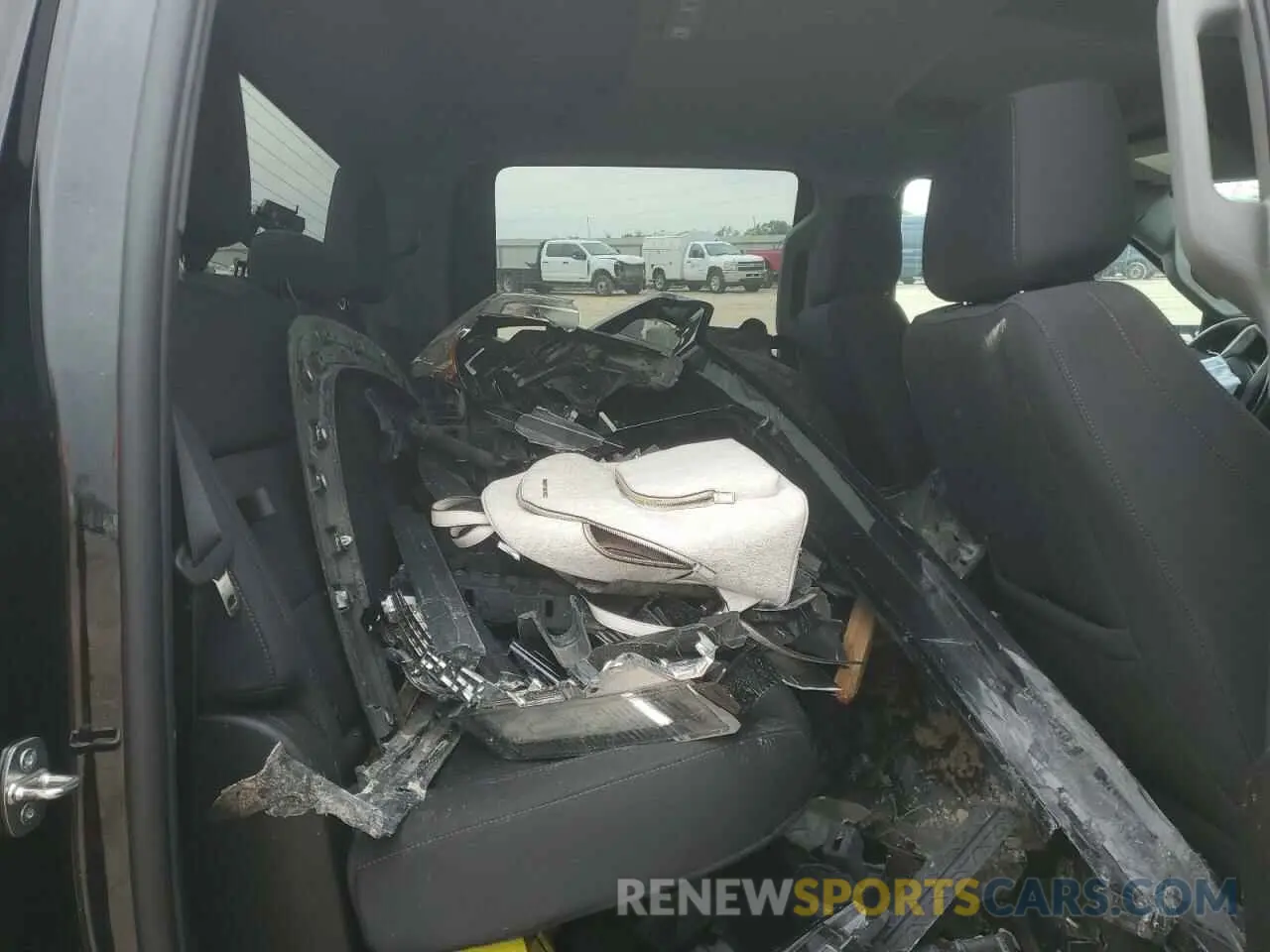 10 Photograph of a damaged car 3GTP8CED5NG122800 GMC SIERRA 2022