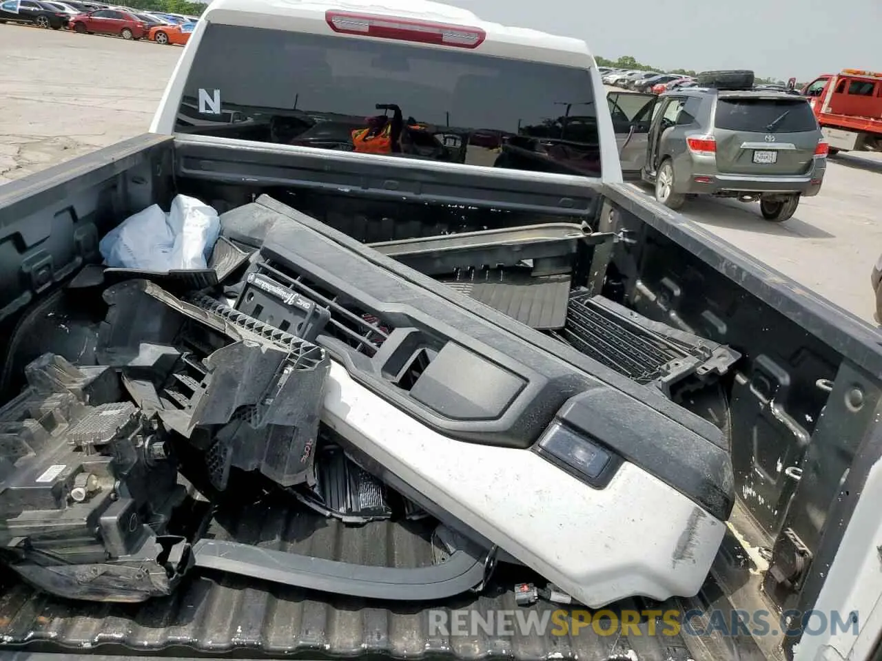 12 Photograph of a damaged car 3GTPHCEK6NG680363 GMC SIERRA 2022
