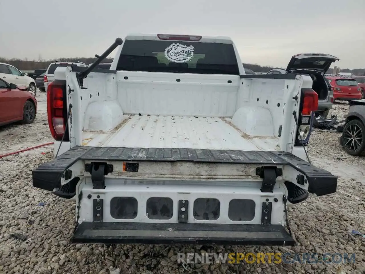 6 Photograph of a damaged car 3GTPHCEK6NG680623 GMC SIERRA 2022