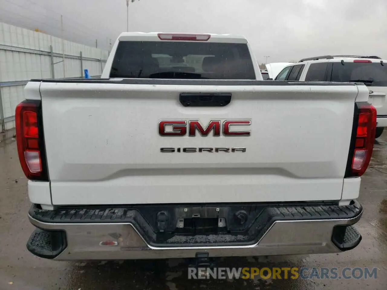 6 Photograph of a damaged car 3GTPUAEK9NG603440 GMC SIERRA 2022
