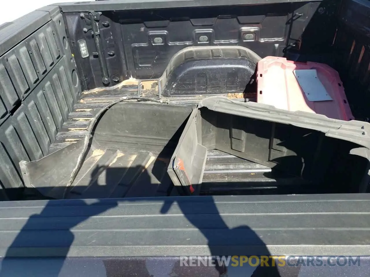 12 Photograph of a damaged car 3GTPUCEK5NG665509 GMC SIERRA 2022