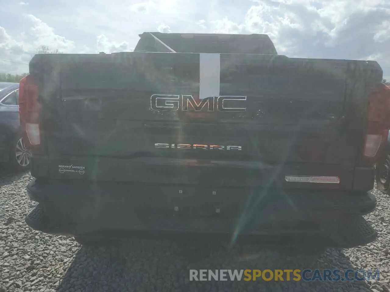 6 Photograph of a damaged car 3GTPUCEK9NG544014 GMC SIERRA 2022