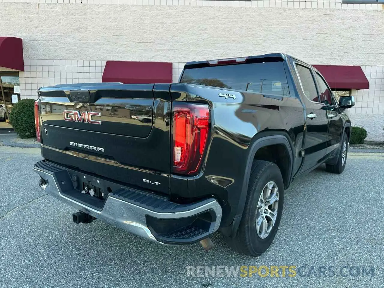 4 Photograph of a damaged car 3GTU9DED6NG150613 GMC SIERRA 2022