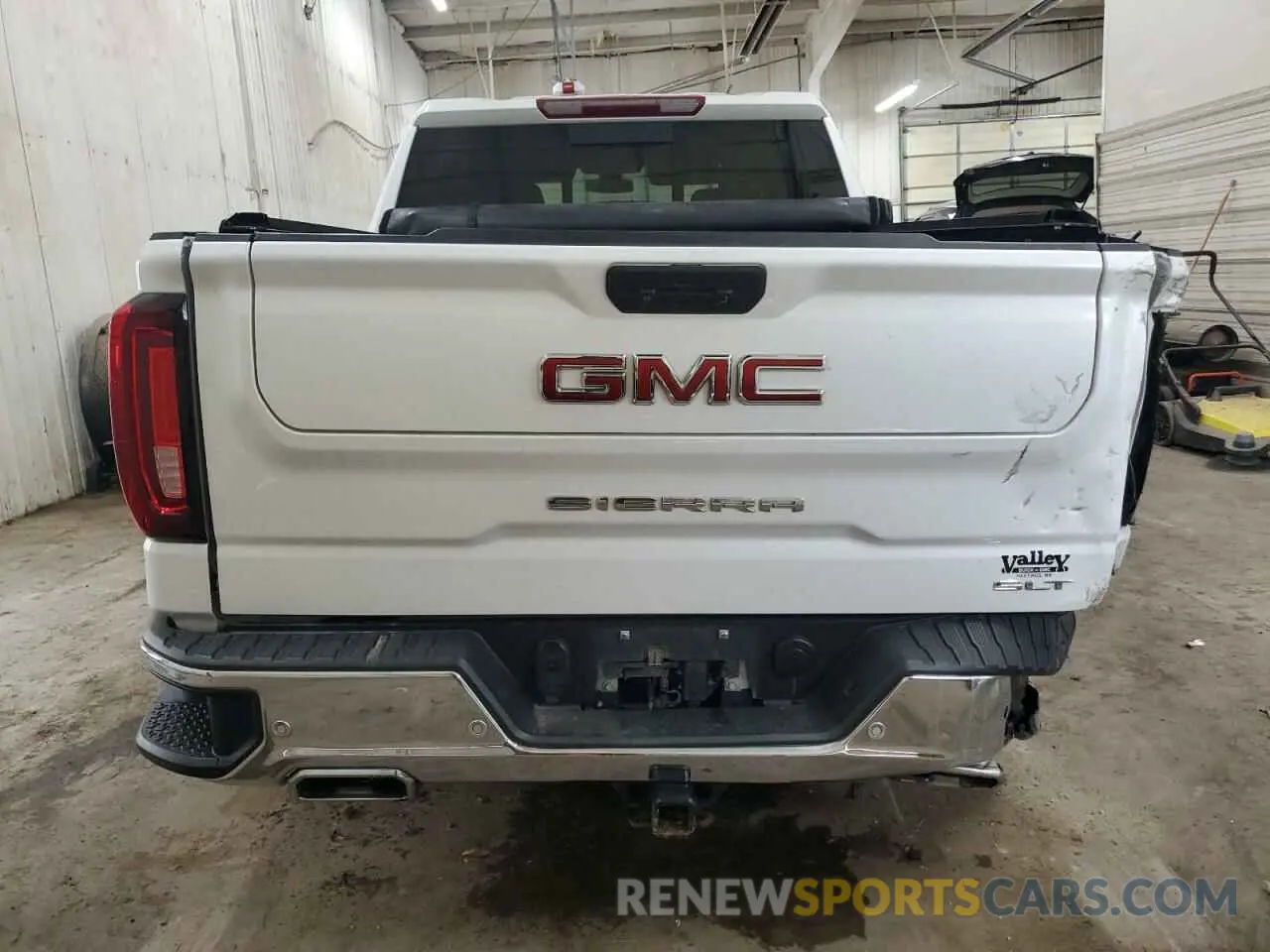 6 Photograph of a damaged car 3GTU9DEL3NG132836 GMC SIERRA 2022