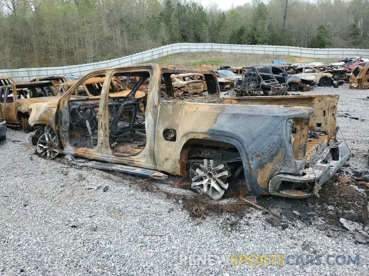 2 Photograph of a damaged car 3GTU9DEL7NG131320 GMC SIERRA 2022