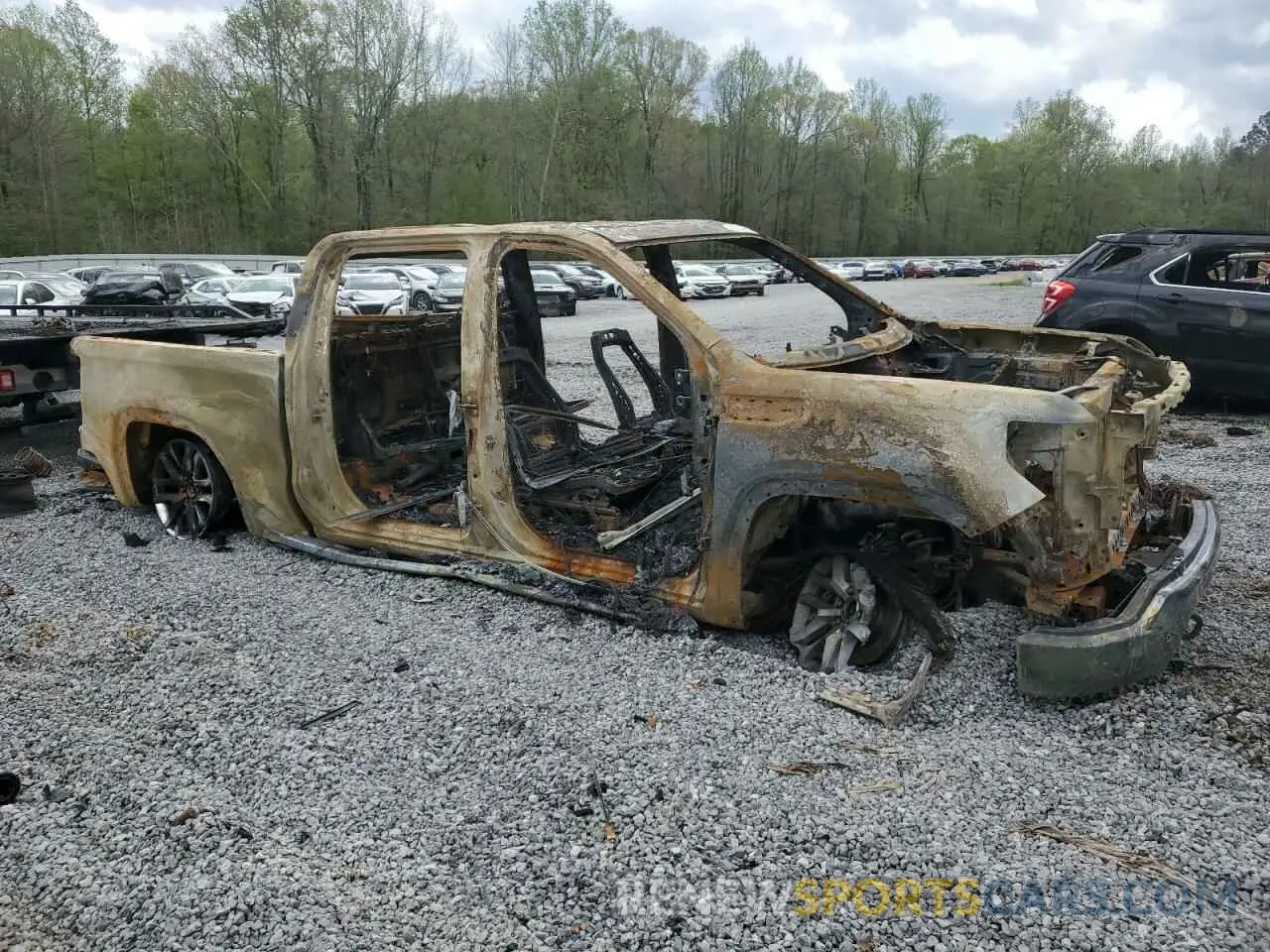 4 Photograph of a damaged car 3GTU9DEL7NG131320 GMC SIERRA 2022