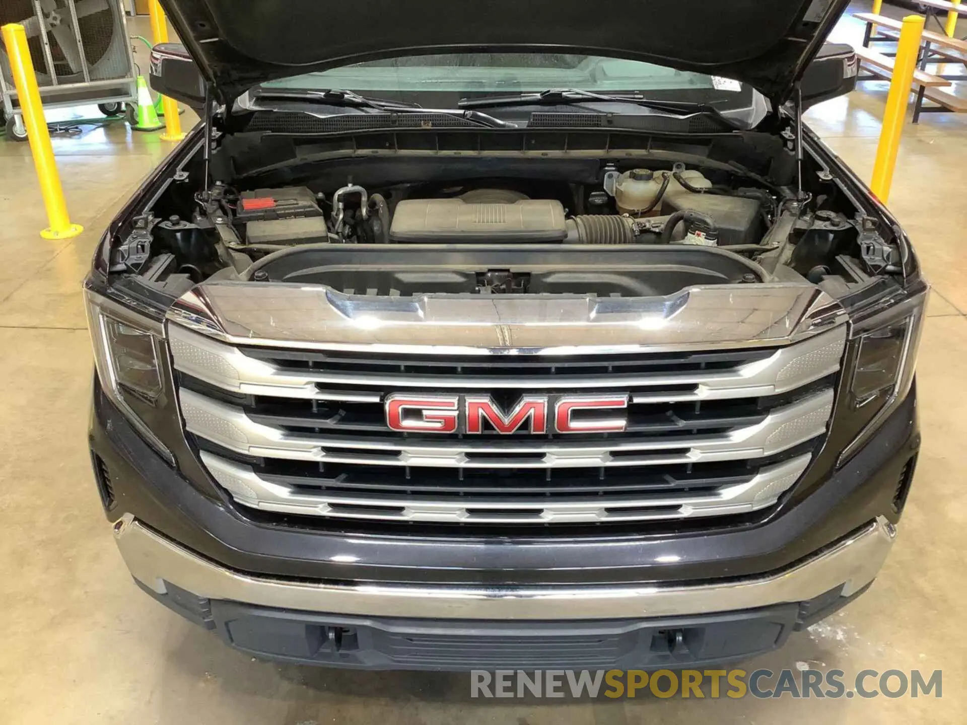 4 Photograph of a damaged car 3GTUUBED7NG554166 GMC SIERRA 2022