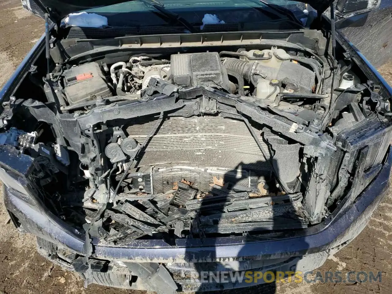 11 Photograph of a damaged car 3GTUUCET1NG564494 GMC SIERRA 2022