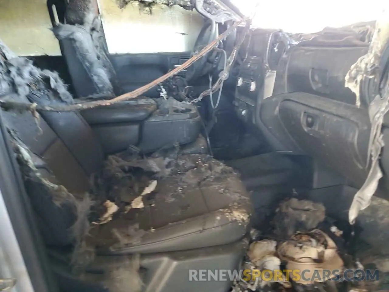 5 Photograph of a damaged car 3GTUUFEL1NG568630 GMC SIERRA 2022