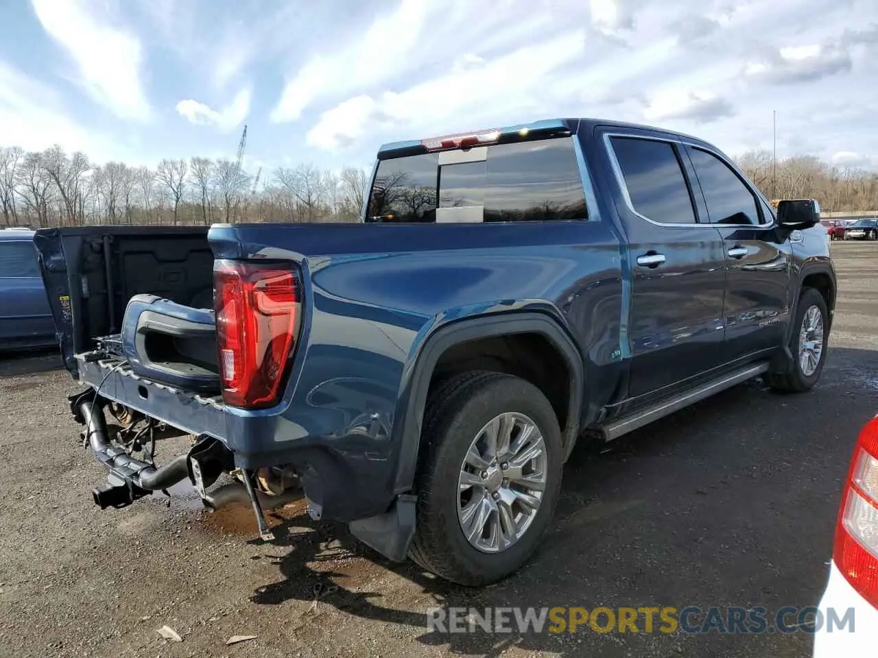 3 Photograph of a damaged car 3GTUUGED5NG589012 GMC SIERRA 2022
