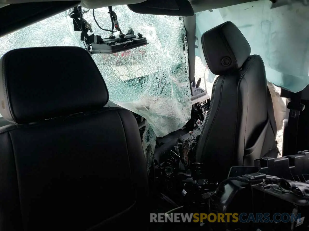 8 Photograph of a damaged car 3GTUUGED6NG609574 GMC SIERRA 2022