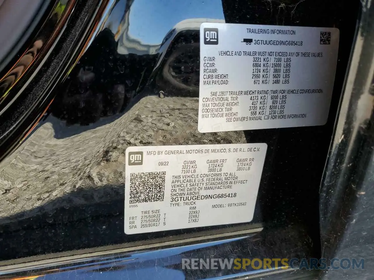 12 Photograph of a damaged car 3GTUUGED9NG685418 GMC SIERRA 2022
