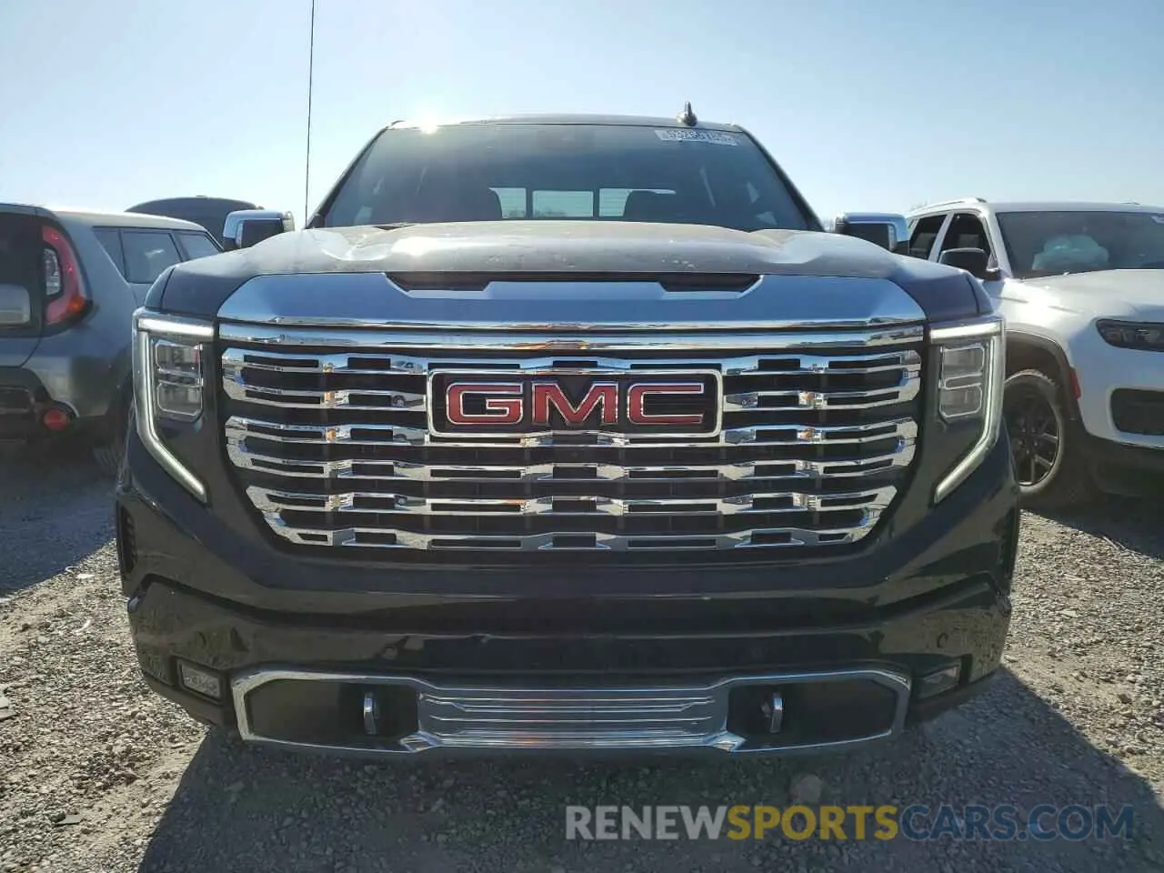 5 Photograph of a damaged car 3GTUUGED9NG685418 GMC SIERRA 2022