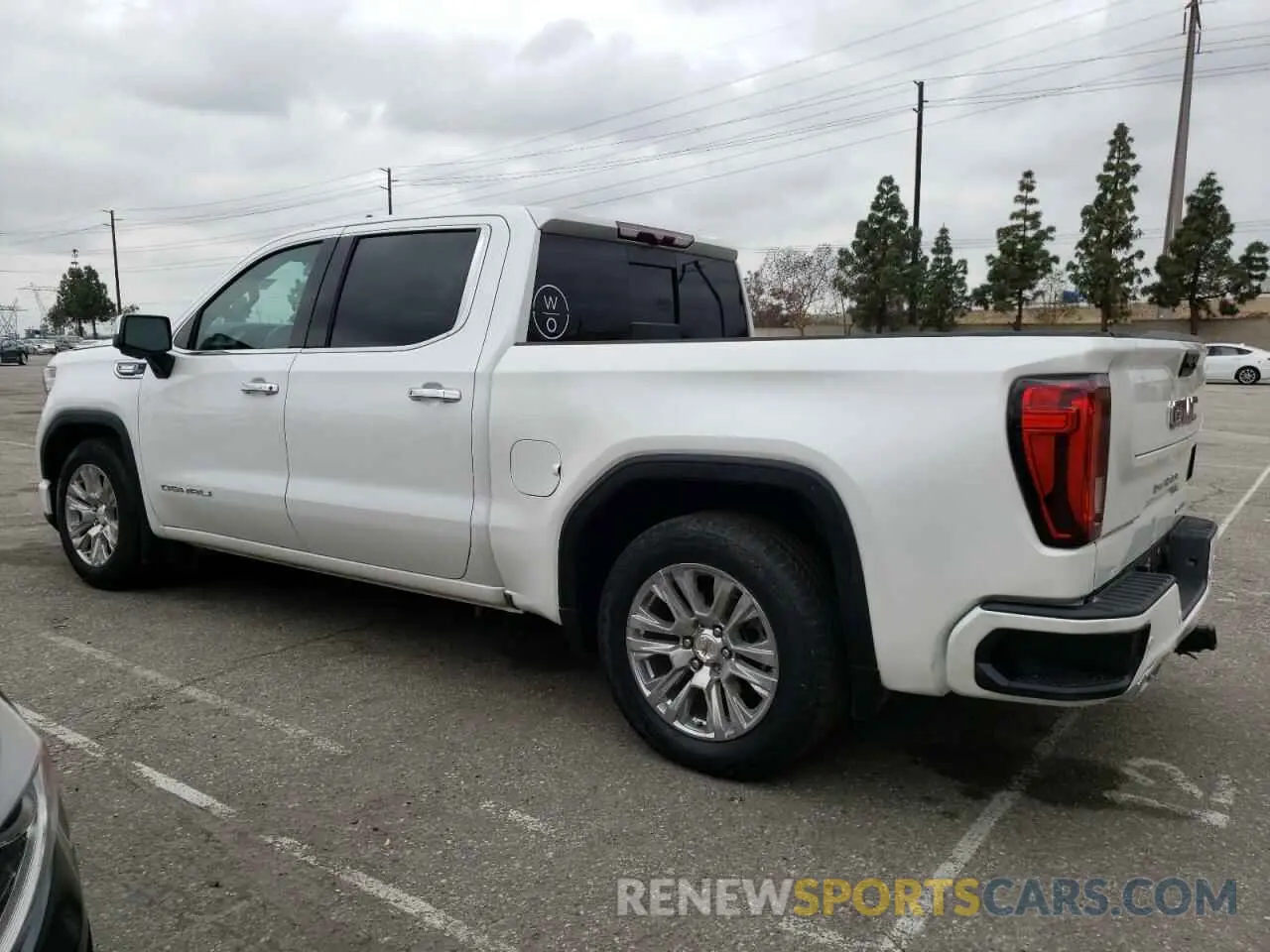 2 Photograph of a damaged car 3GTUUGETXNG640009 GMC SIERRA 2022