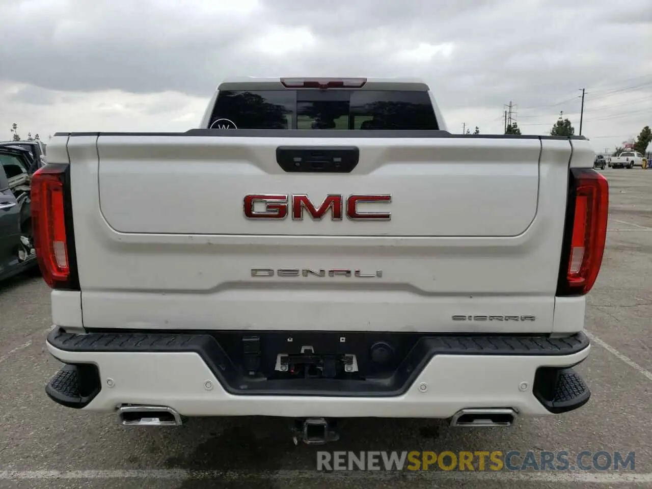6 Photograph of a damaged car 3GTUUGETXNG640009 GMC SIERRA 2022