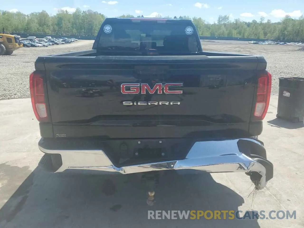 6 Photograph of a damaged car 1GTRUAED0PZ257047 GMC SIERRA 2023