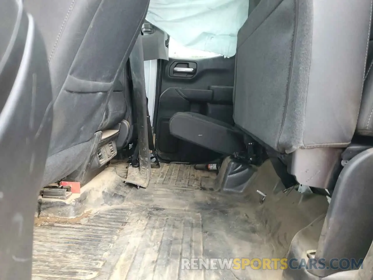 10 Photograph of a damaged car 1GTRUAED6PZ306087 GMC SIERRA 2023