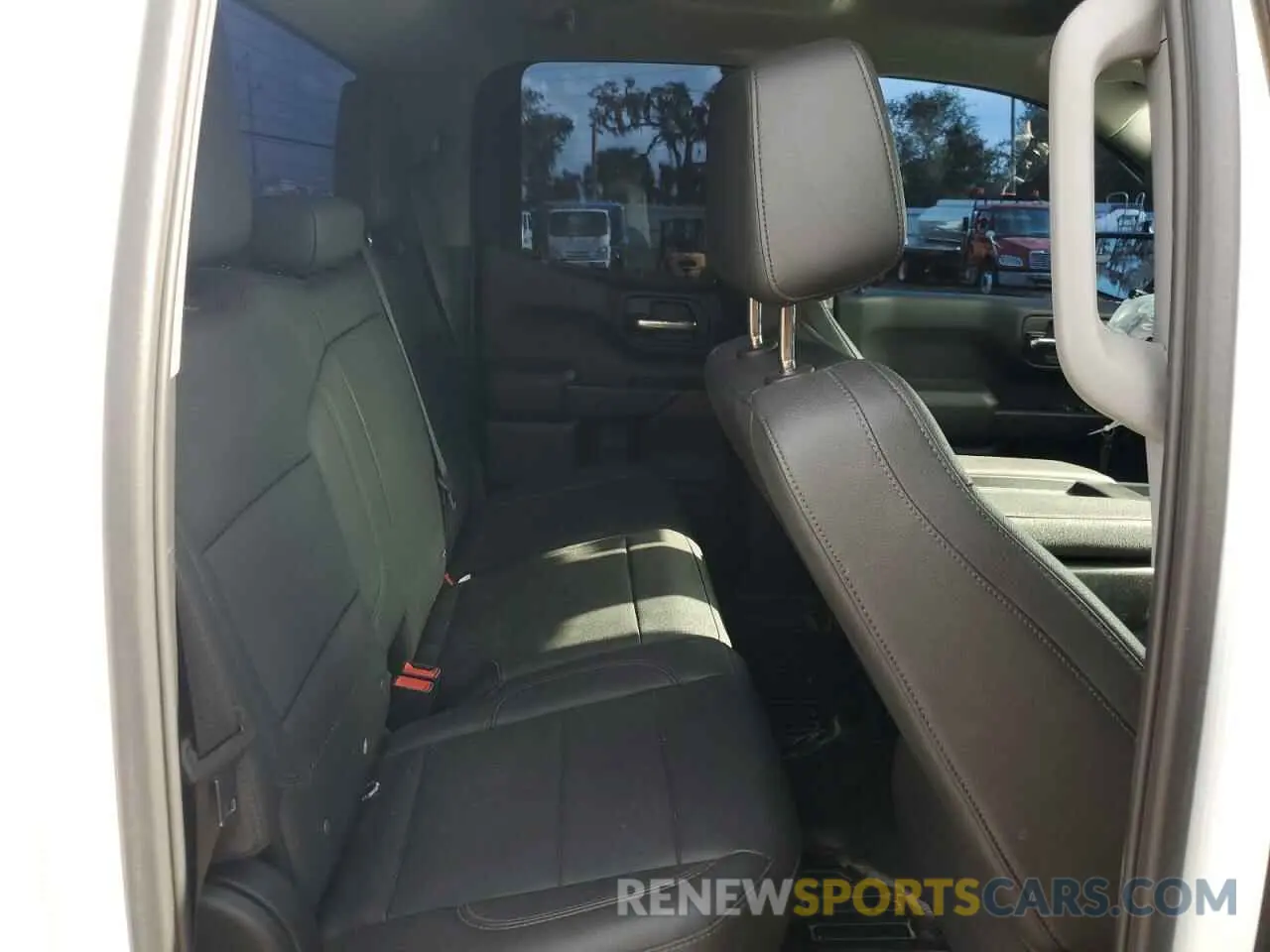 10 Photograph of a damaged car 1GTRUAED8PZ157701 GMC SIERRA 2023