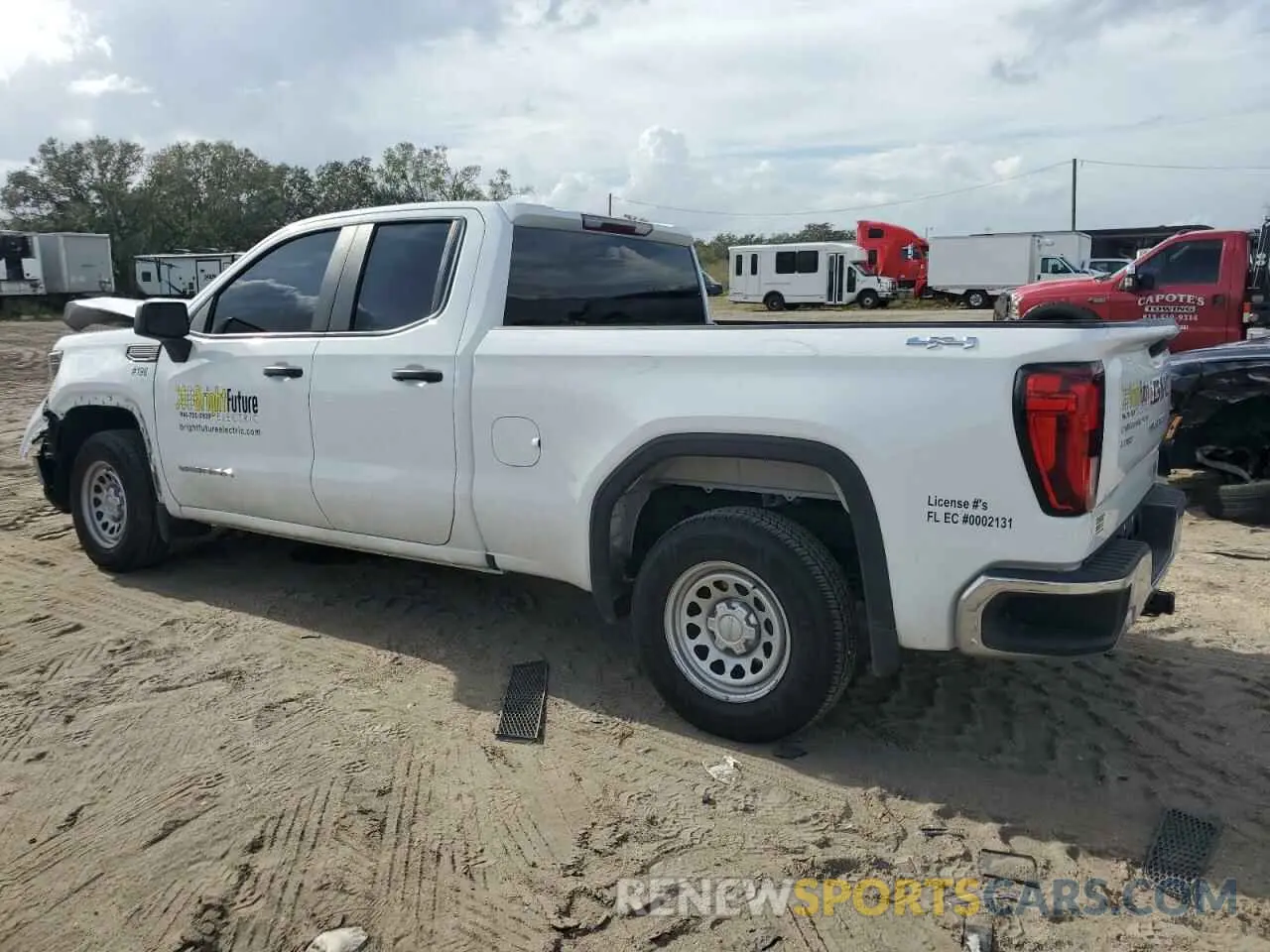2 Photograph of a damaged car 1GTRUAED8PZ157701 GMC SIERRA 2023