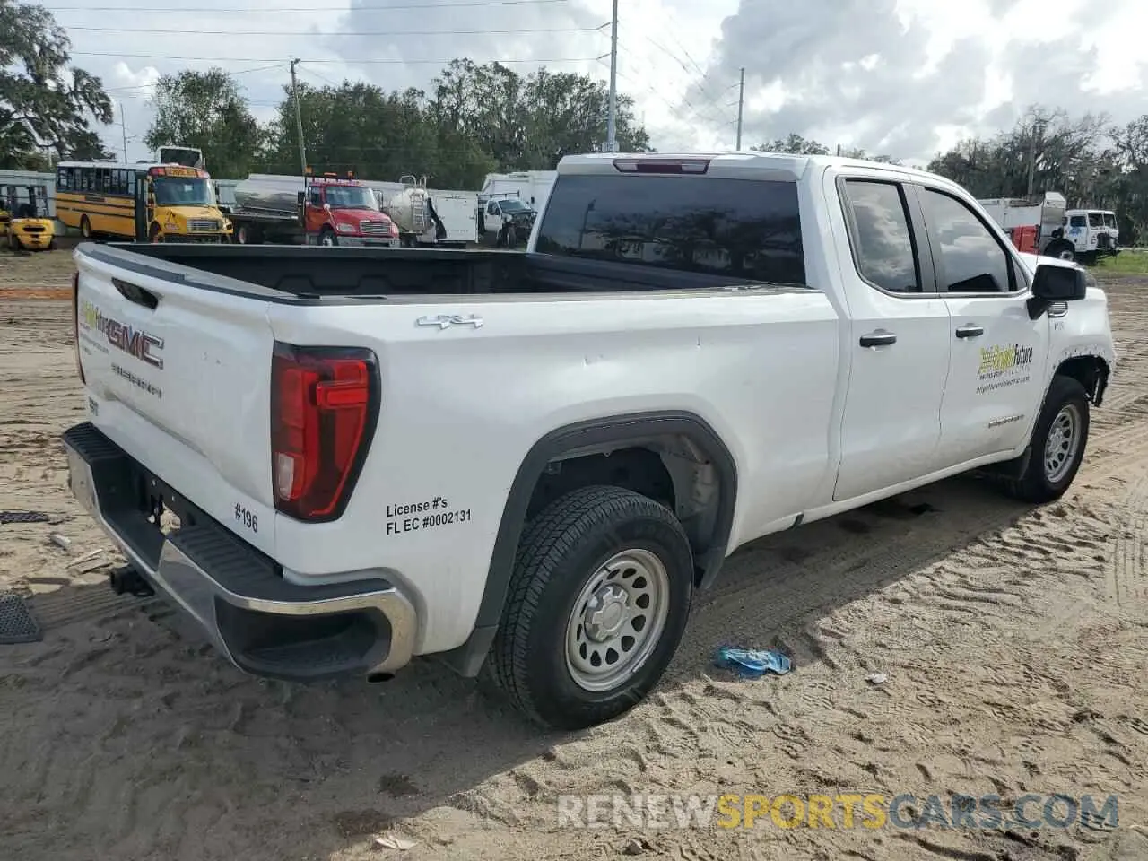 3 Photograph of a damaged car 1GTRUAED8PZ157701 GMC SIERRA 2023