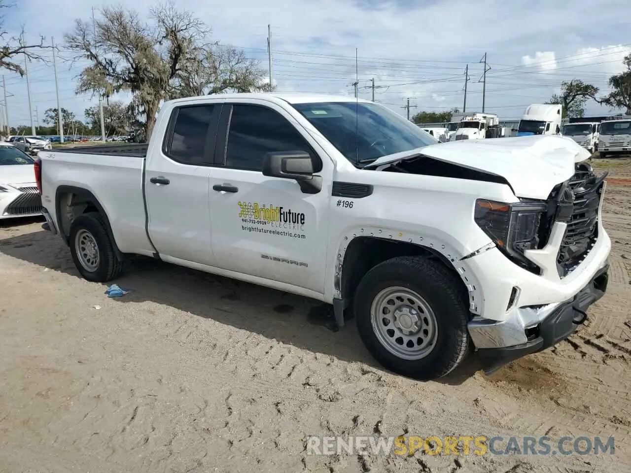 4 Photograph of a damaged car 1GTRUAED8PZ157701 GMC SIERRA 2023